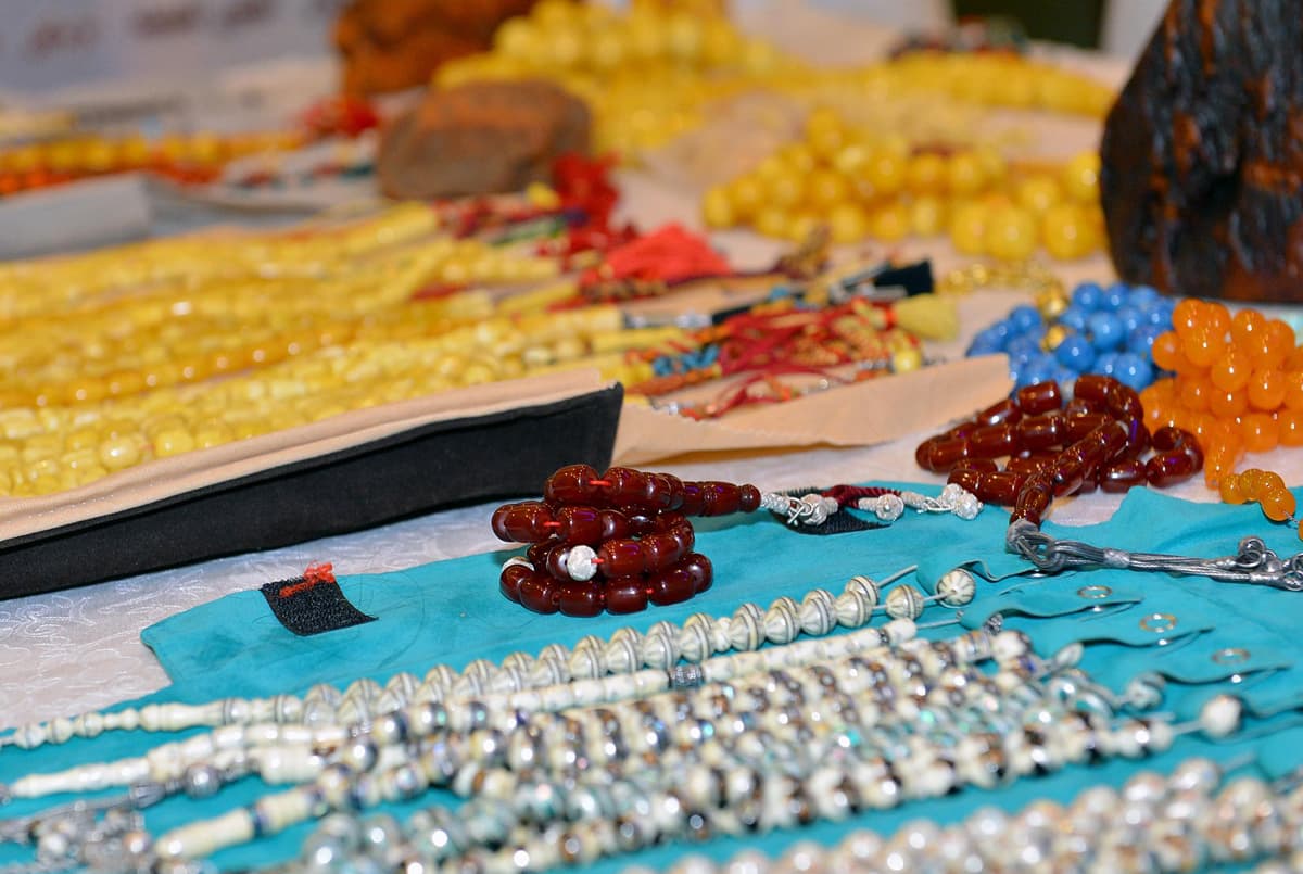 السبح النادرة .. تجارة نخبوية تستهوي 5000 مواطن