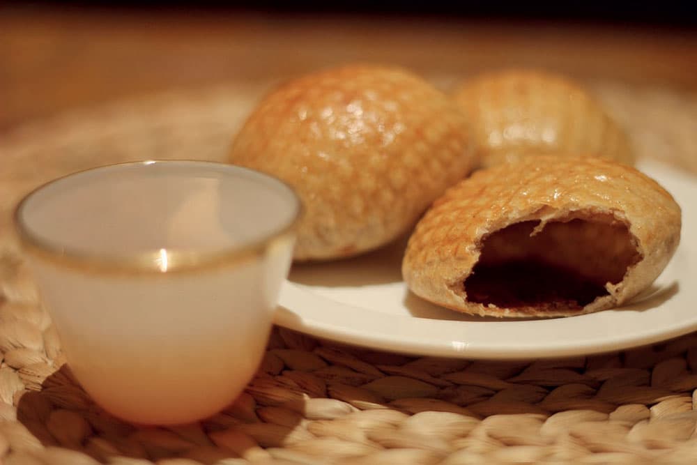 الكليجا وكعك فيد .. 
نجدية أو فارسية