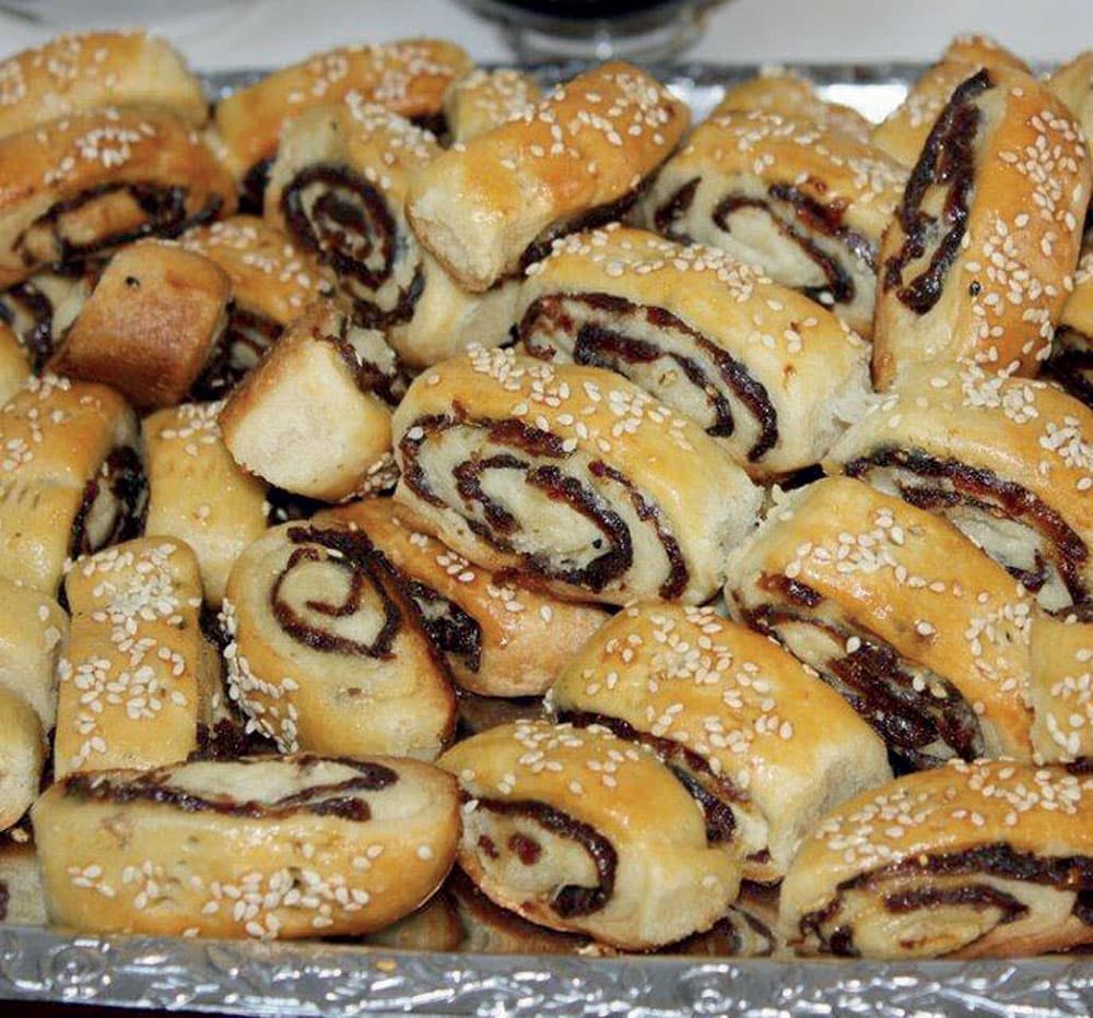 الكليجا وكعك فيد .. 
نجدية أو فارسية