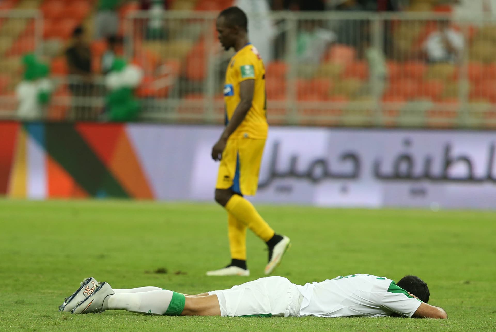 تحليل.. الأهلي يدفع ثمن تعادلاته وإعارة لاعبيه بعد خسارة الدوري