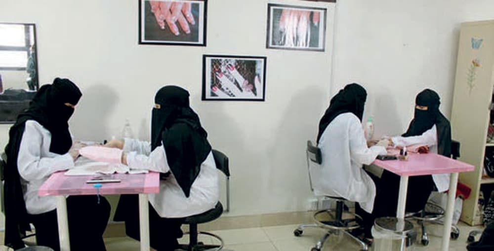 غياب التدريب وندرة التخصصات يهددان المشاغل النسائية 
ويمنعان التطوير