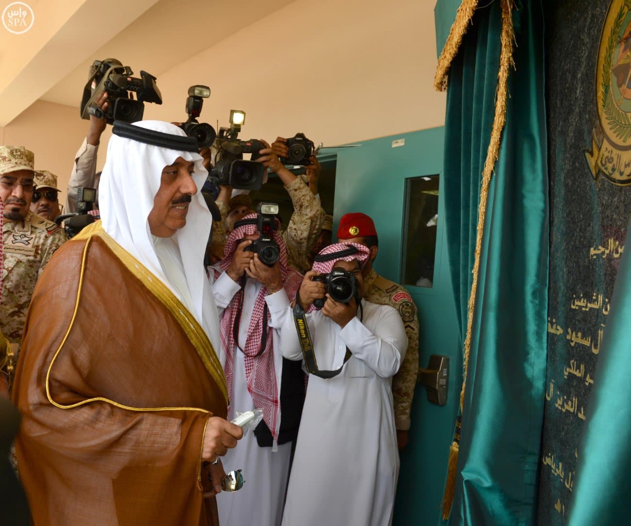 وزير الحرس الوطني يرعى افتتاح مطار خشم العان ومقر لواء طيران الحرس الوطني الأول