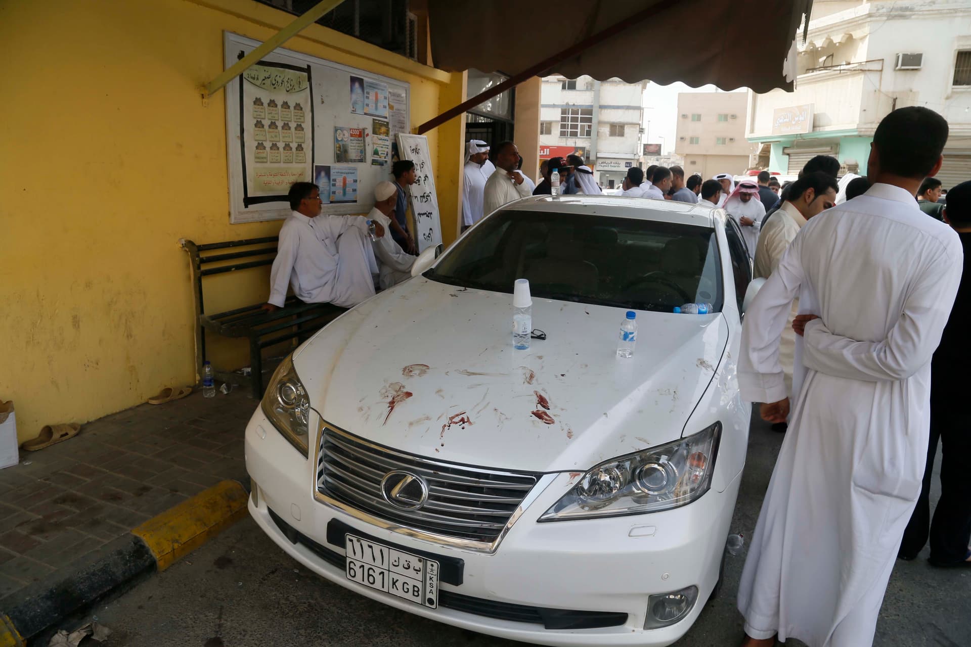 ولي العهد يوجه بسرعة توفير الإسعافات الأولية و الطبية لمصابي مسجد القديح