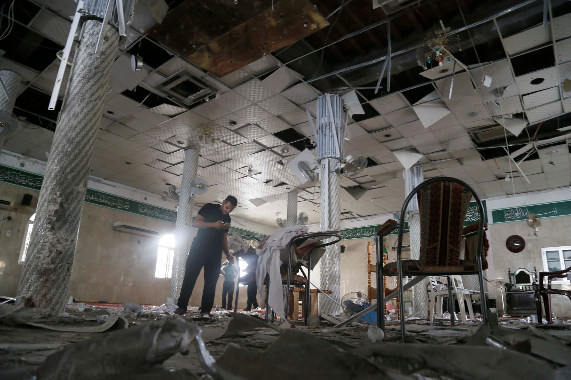 ولي العهد يوجه بسرعة توفير الإسعافات الأولية و الطبية لمصابي مسجد القديح