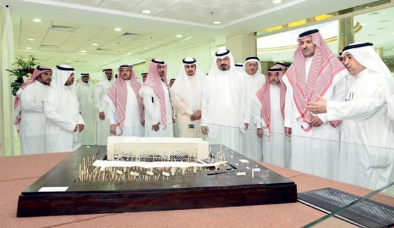 أمير المدينة المنورة يكرم الفائزين بجوائز تصميم 
مشروع مركز الترحيب