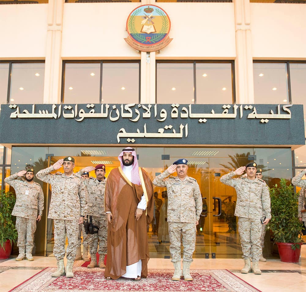 ولي ولي العهد يرعى حفل تخريج طلبة كلية القيادة وطلبة كلية الملك عبدالعزيز الحربية