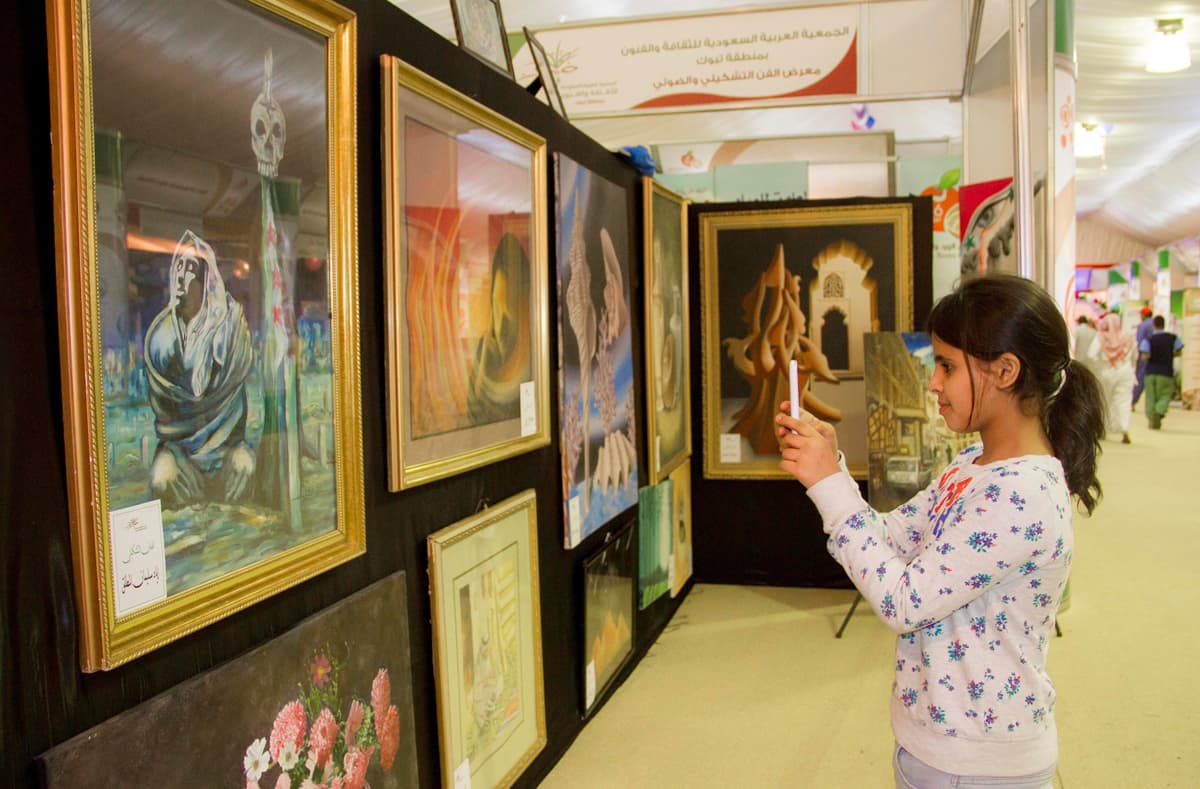 مهرجان الورد والفاكهة في تبوك يواصل فعالياته