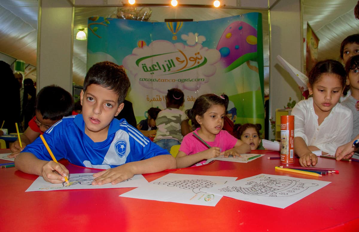 مهرجان الورد والفاكهة في تبوك يواصل فعالياته
