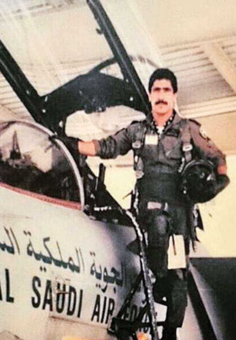 الشعلان .. أول طيار في العالم ينهي 3 آلاف ساعة على F-15