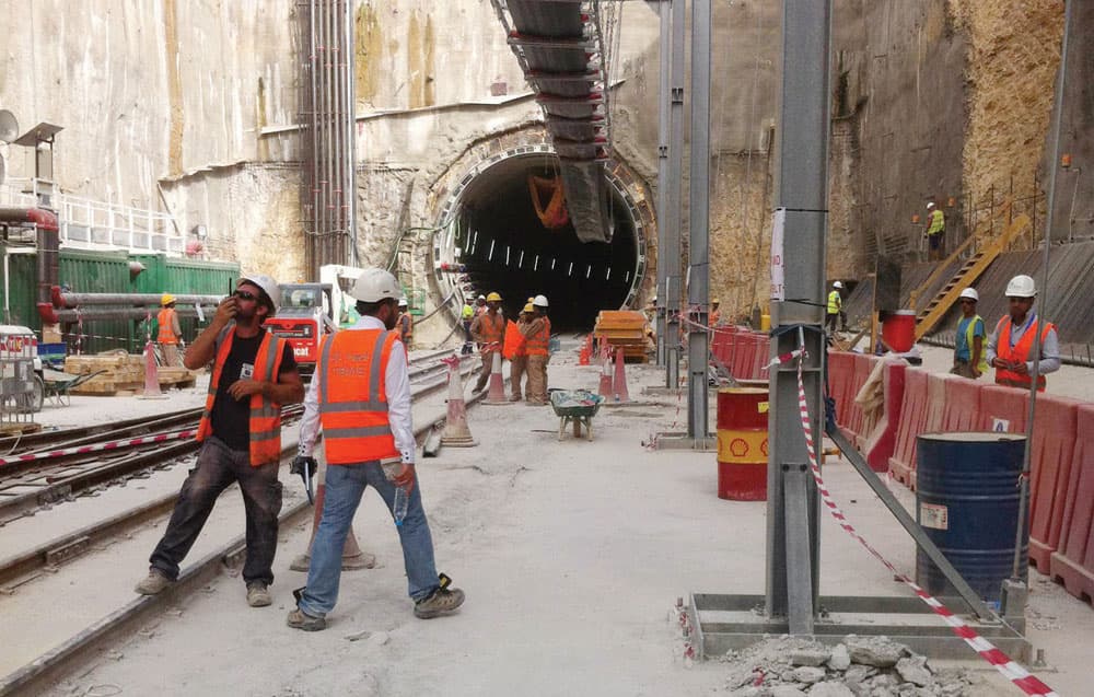 قطار الرياض يتمدد تحت الأرض