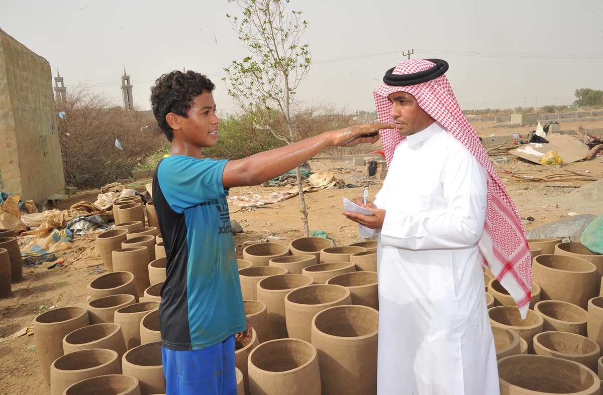 جازان : الأواني الفخارية .. تجارة عريقة تزدهر قبيل رمضان