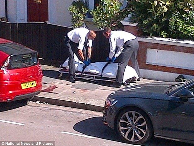 العثور على جثة فوق سطح مبنى في لندن يعتقد انها سقطت من الجو