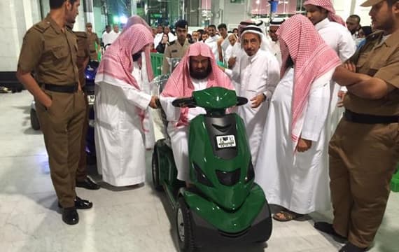 السديس يدشن العربات الكهربائية الجديدة في الحرم المكي