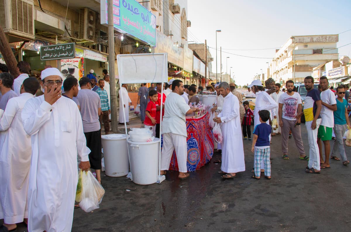 رمضان ينشّط سوق الخالدية في تبوك بعد توقفه 330 يوما