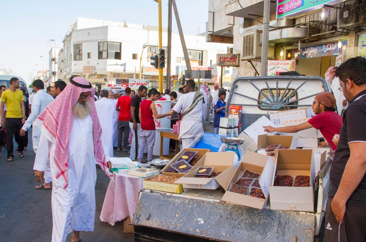 رمضان ينشّط سوق الخالدية في تبوك بعد توقفه 330 يوما