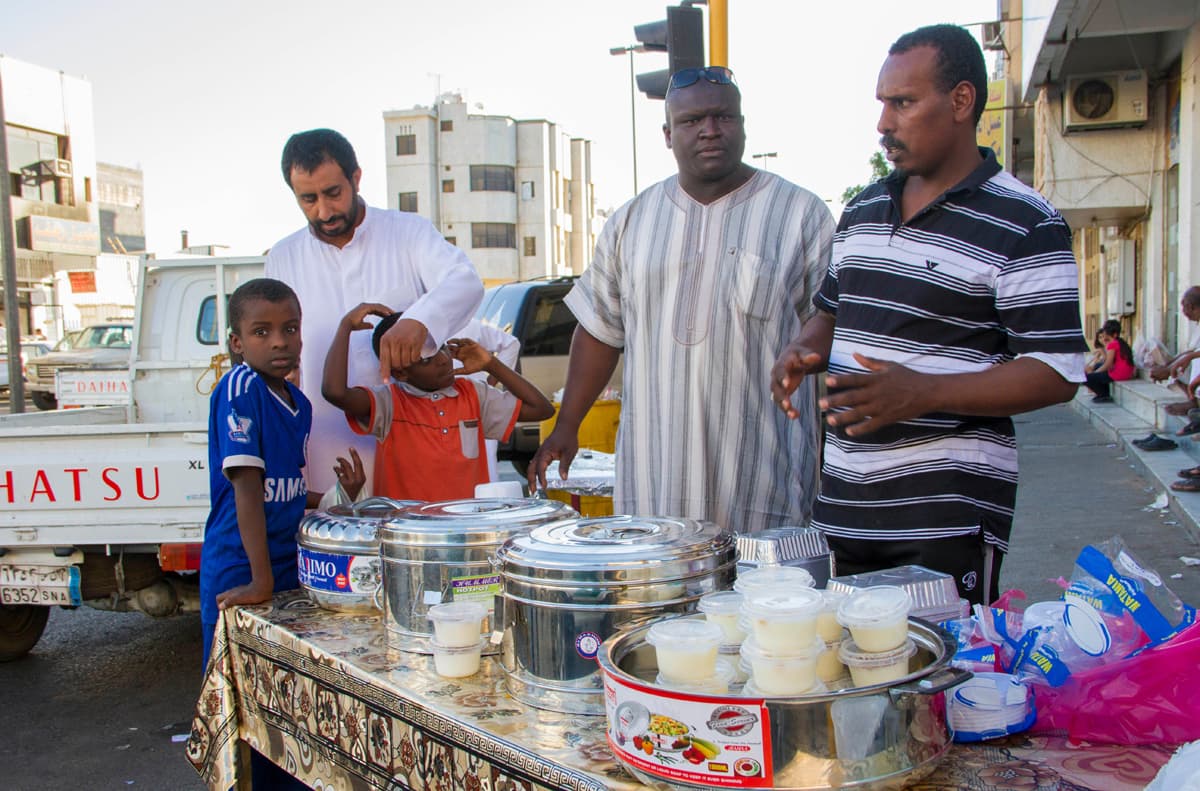 رمضان ينشّط سوق الخالدية في تبوك بعد توقفه 330 يوما