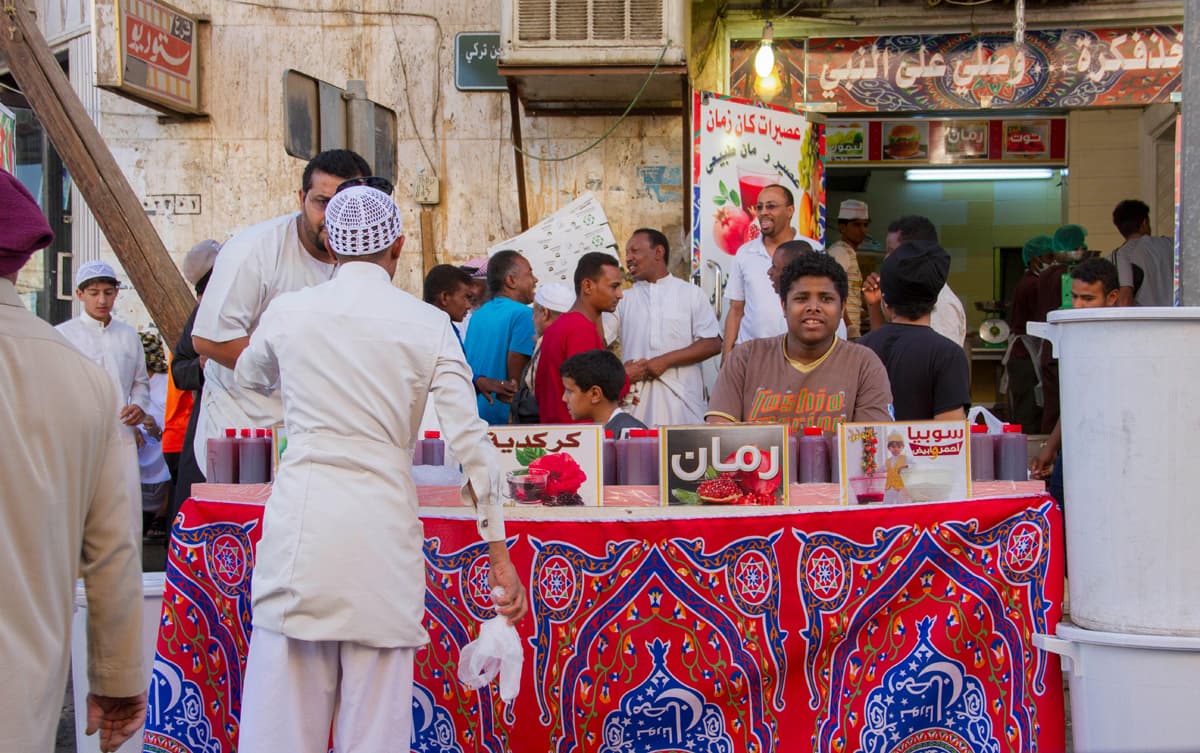 رمضان ينشّط سوق الخالدية في تبوك بعد توقفه 330 يوما