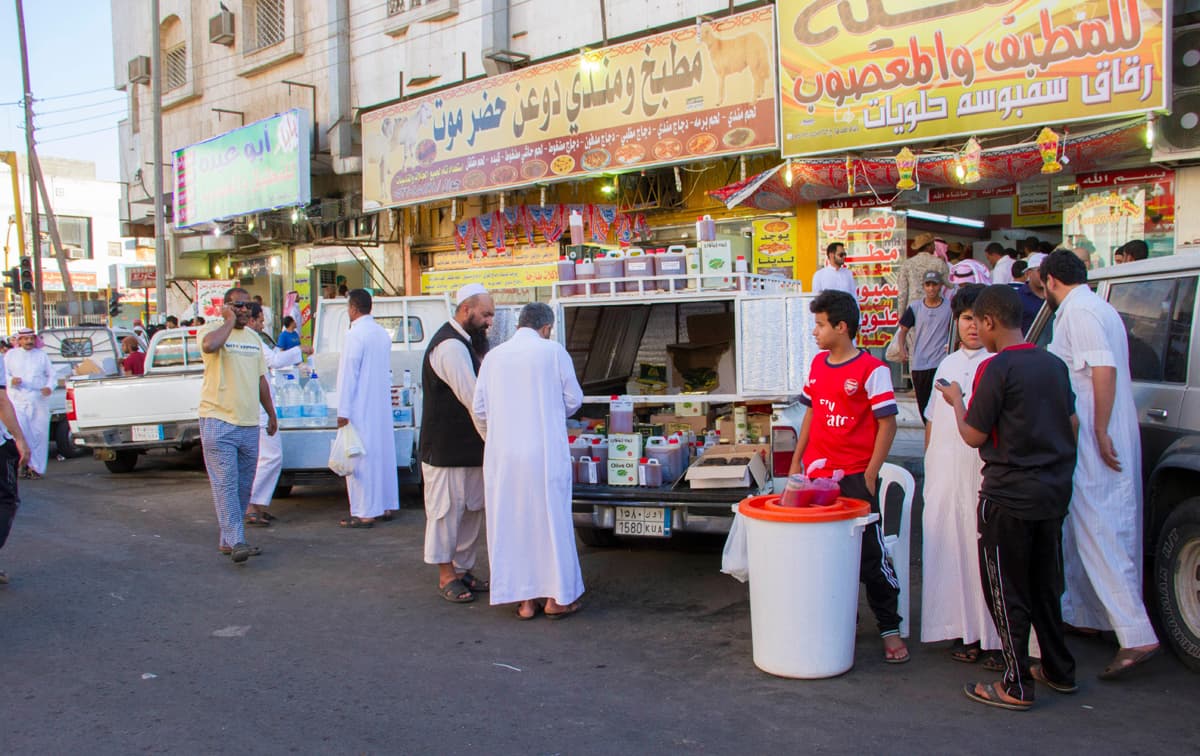 رمضان ينشّط سوق الخالدية في تبوك بعد توقفه 330 يوما