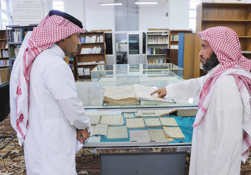 مكتبة ابن العباس منارة علميّة تشع 
في الطائف منذ 900 عام