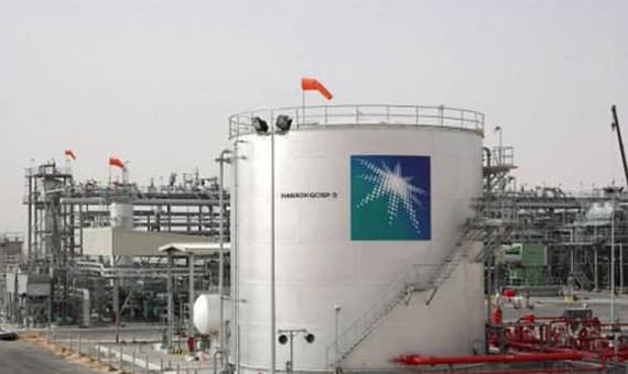 "لوك أويل" : "أرامكو" ترغب في زيادة حصتها في "لوكسار" إلى 50%