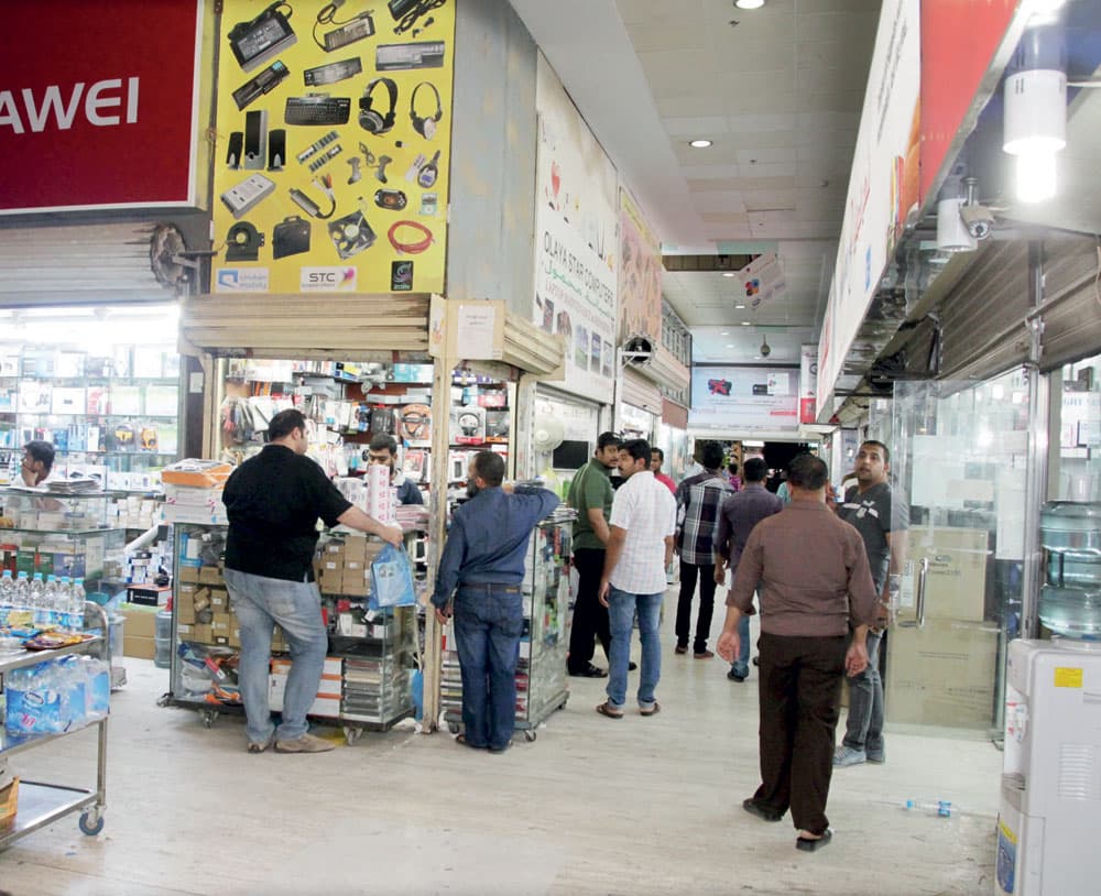 الرياض.. «حراج الكمبيوتر» مأوى للعمالة السائبة .. ومركز للقرصنة المعلوماتية