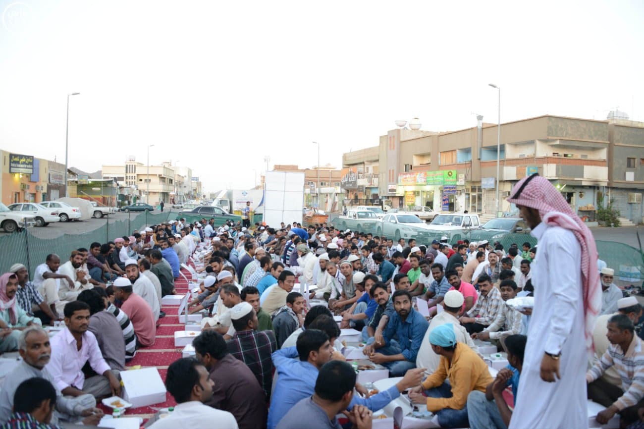 قصة مصورة: أهالي حائل يستقبلون رمضان بـ "الثريد" و" والمقشوش" و"التمّن"