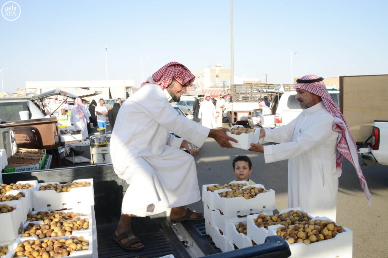 قصة مصورة: أهالي حائل يستقبلون رمضان بـ "الثريد" و" والمقشوش" و"التمّن"