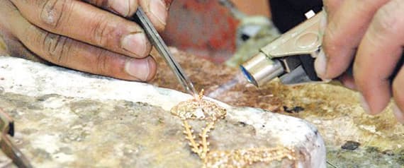 شركة بريطانية تحصل على ترخيص أول مختبر مجوهرات في المملكة