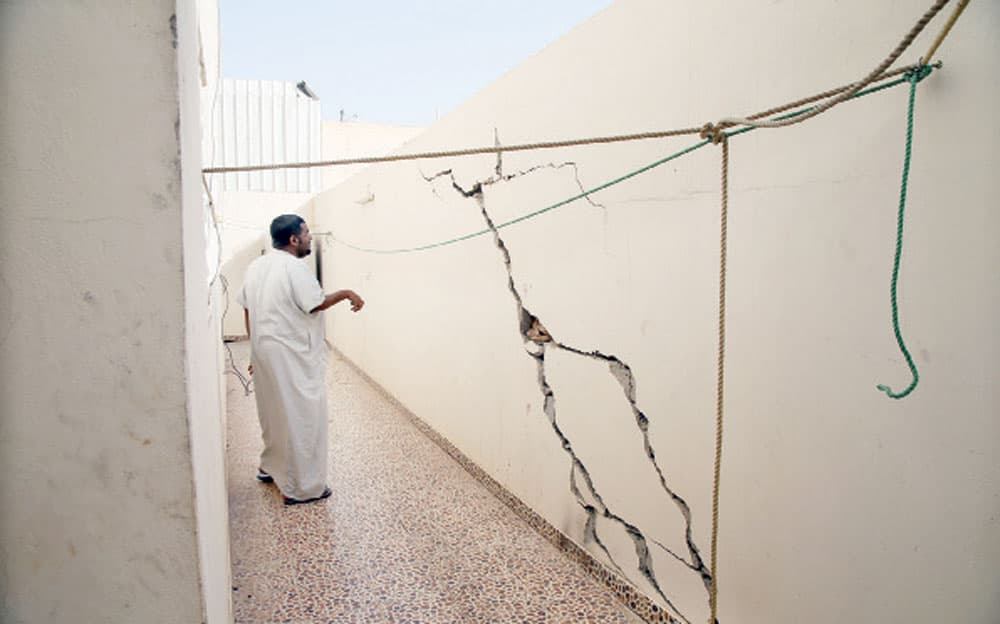 منازل جديدة جنوب الرياض .. 
لكنها «واهنة»