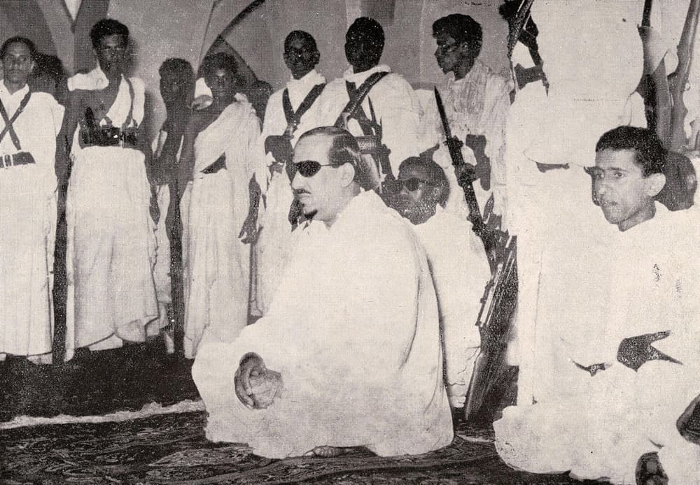 "الملك سعود" و "الملك فيصل" أمّا المصلين في المسجد الحرام 7 مرات