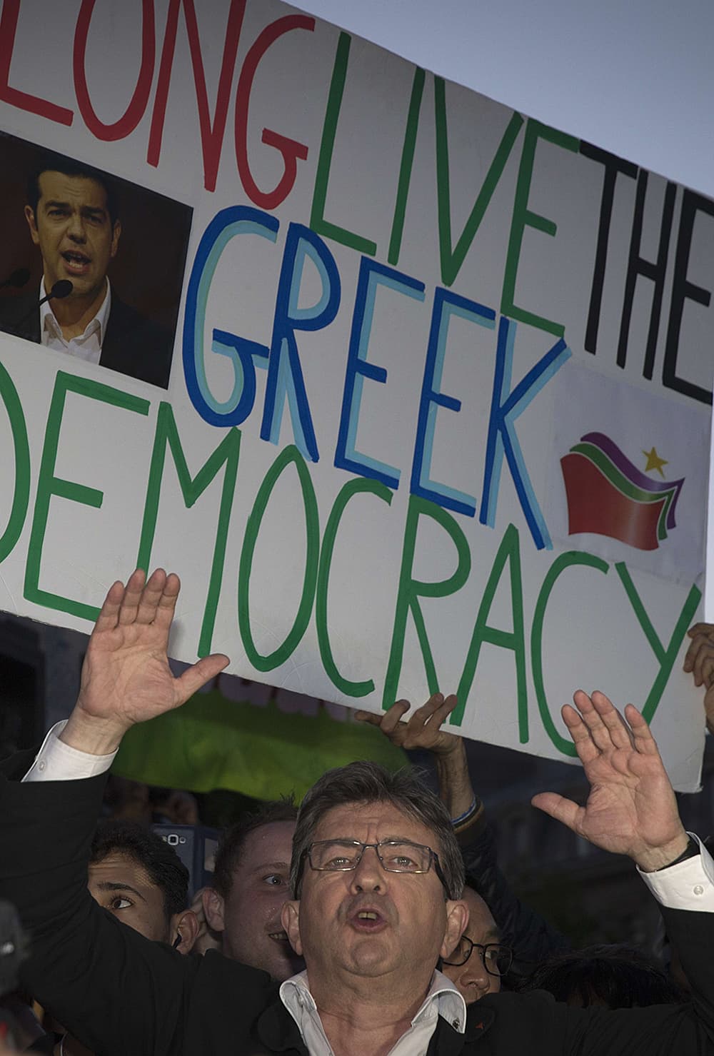 اليونانيون يتحدون أوروبا برفض خطة الإنقاذ