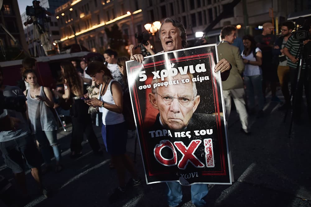 اليونانيون يتحدون أوروبا برفض خطة الإنقاذ