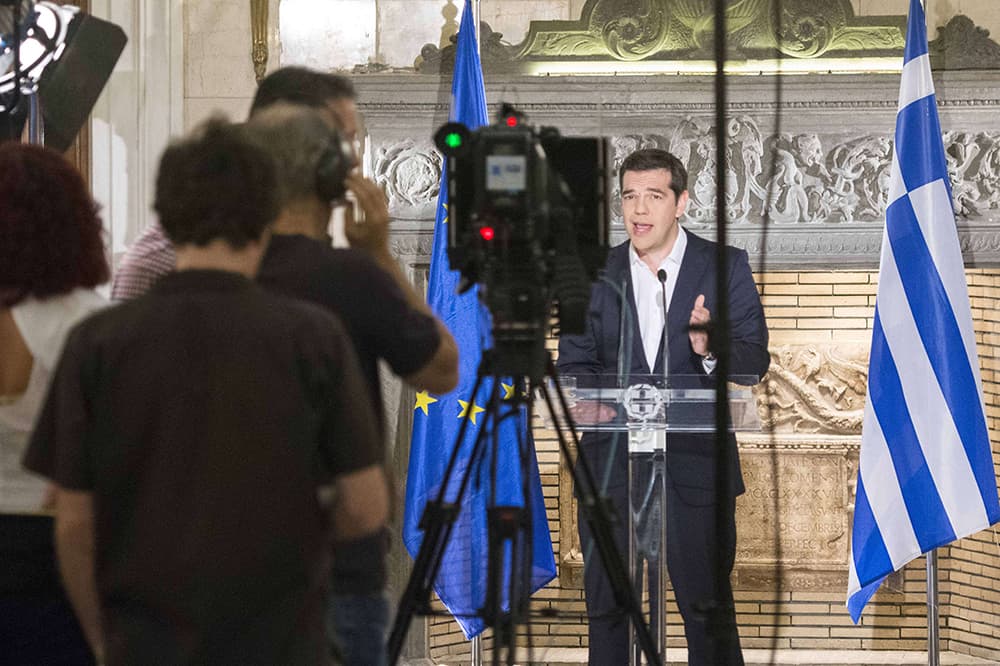 اليونانيون يتحدون أوروبا برفض خطة الإنقاذ