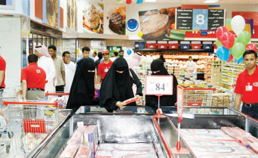 «التجارة» ترصد مخالفات في أول يوم لتطبيق قرار «حدد سعرك»