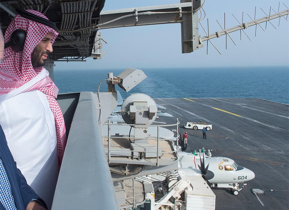 ولي ولي العهد يزور حاملة الطائرات الأمريكية "ثيودور روزفلت" ويطلع على قدراتها التسليحية
