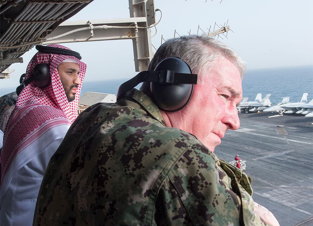 ولي ولي العهد يزور حاملة الطائرات الأمريكية "ثيودور روزفلت" ويطلع على قدراتها التسليحية