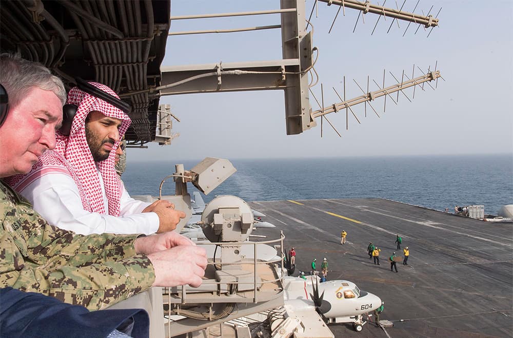 ولي ولي العهد يزور حاملة الطائرات الأمريكية "ثيودور روزفلت" ويطلع على قدراتها التسليحية