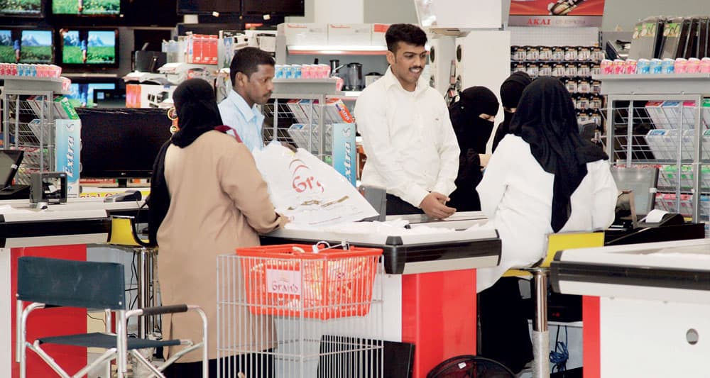 محال ترفض استخدام المستهلكين البطاقات الائتمانية عند الدفع .. و«التجارة» تعتبره مخالفة