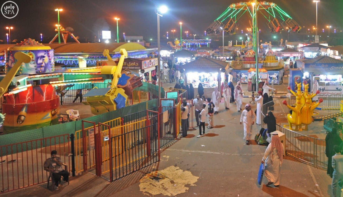 قصة مصورة: الفعاليات والبرامج المتنوعة تجذب المصطافين إلى مهرجان أبها