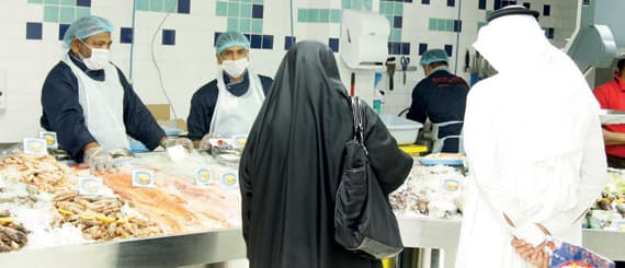 سحب 220 طن مواد غذائية فاسدة 
من أسواق السعودية