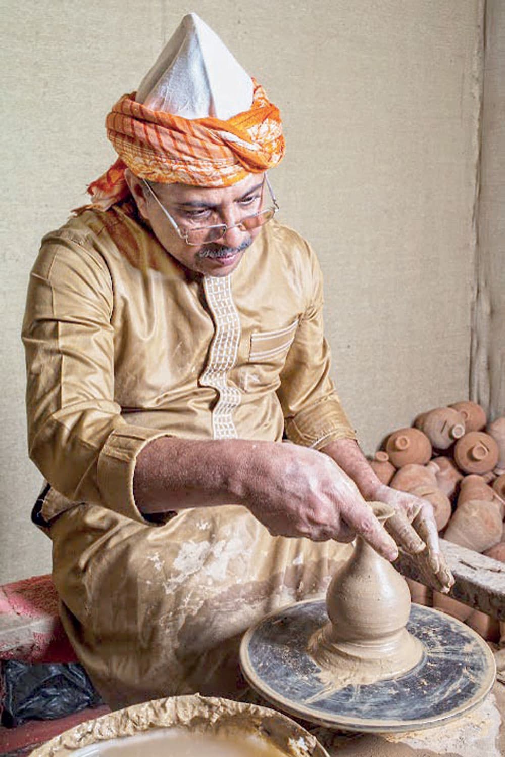 سوق عكاظ .. أول مزاد علني للقطع الأثرية وعرض منتجات السجناء الحرفية