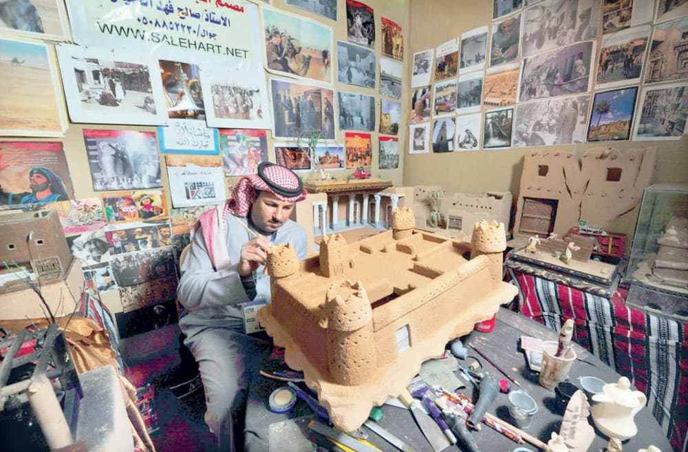 الأمير سلطان بن سلمان يعتمد الفائزين بجائزة «عكاظ للابتكار»
في الحرف والصناعات اليدوية