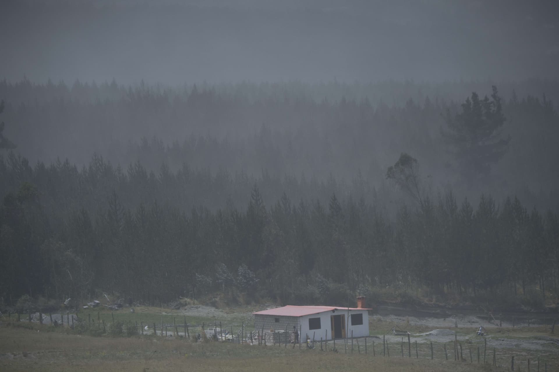 قصة مصورة: بركان كوتوباكسي في الإكوادور  أحد أخطر البراكين في العالم