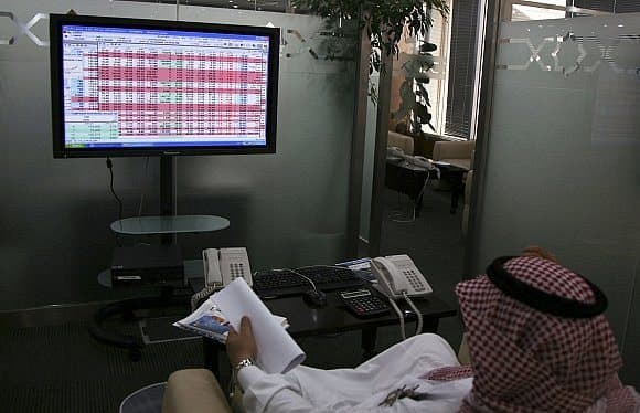 مؤشر سوق الأسهم السعودية يغلق منخفضاً 70 نقطة