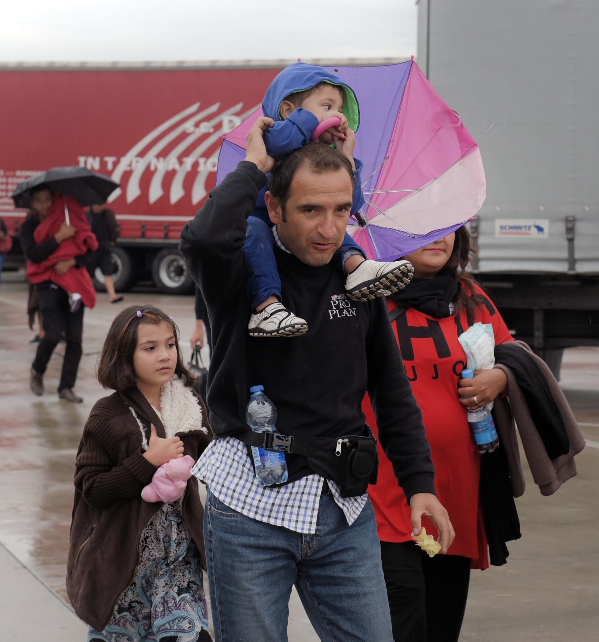 المانيا والنمسا تقبلان استقبال آلاف المهاجرين