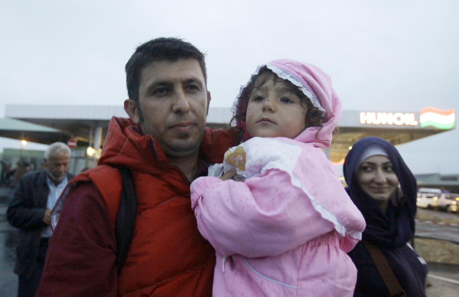 المانيا والنمسا تقبلان استقبال آلاف المهاجرين