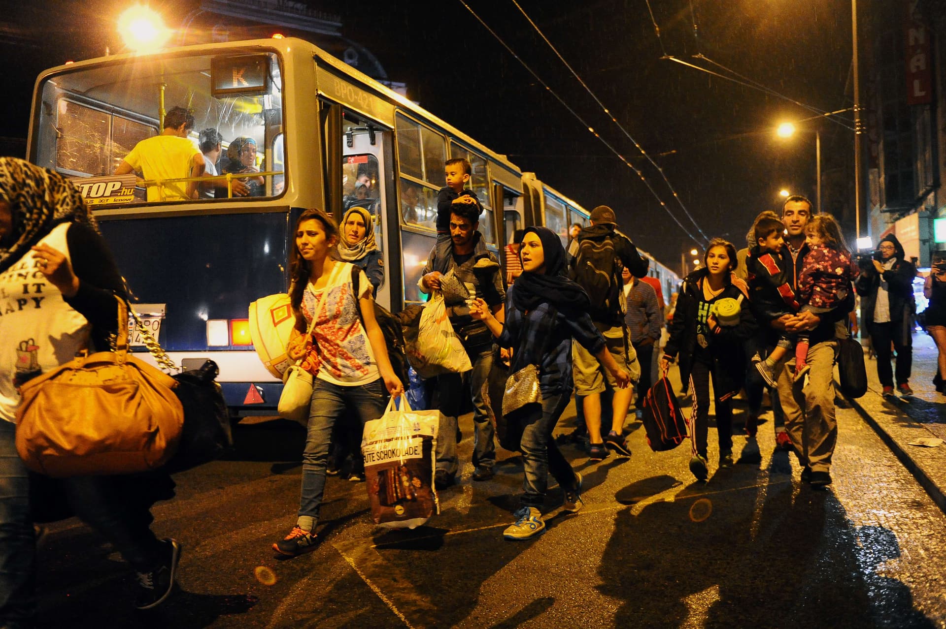 المانيا والنمسا تقبلان استقبال آلاف المهاجرين