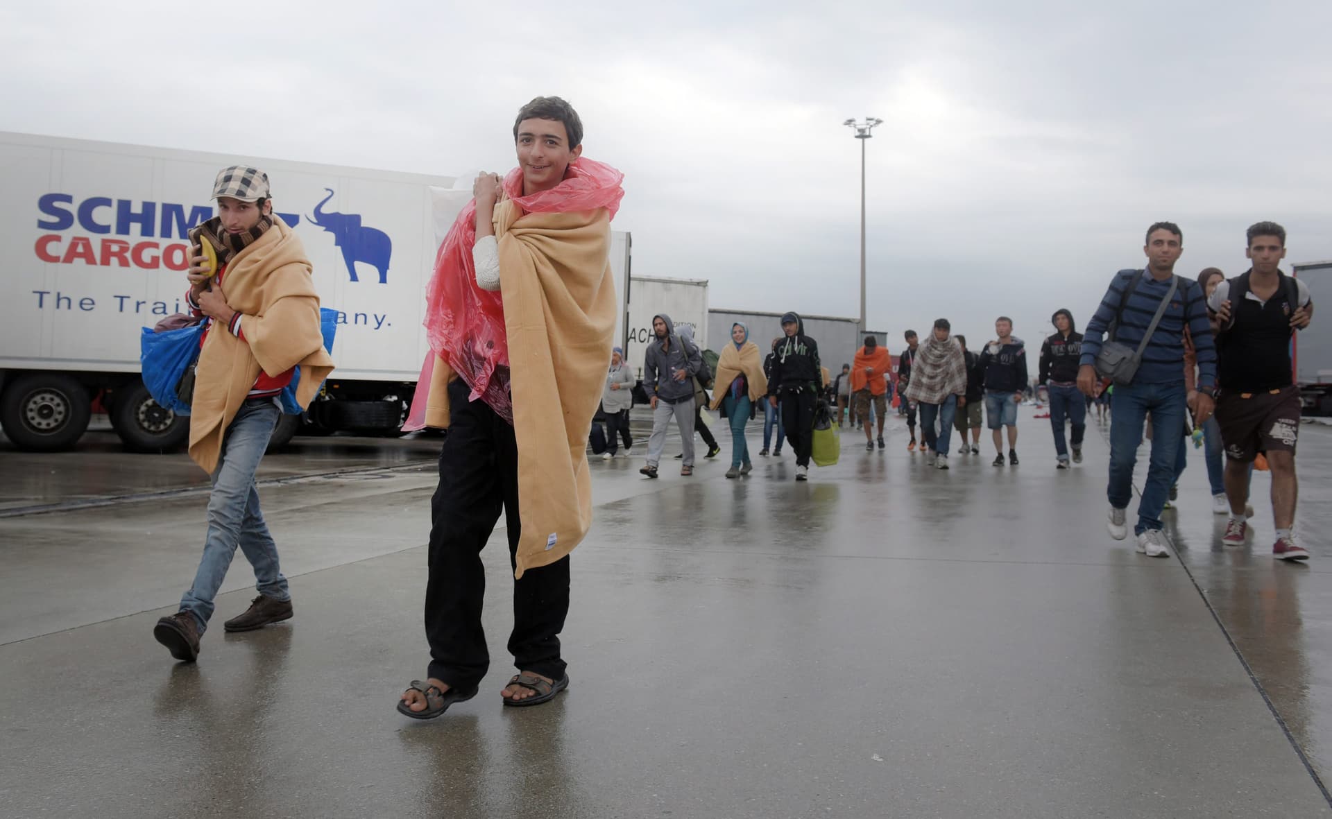 المانيا والنمسا تقبلان استقبال آلاف المهاجرين