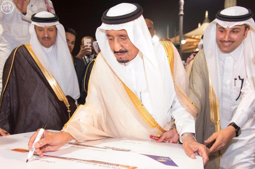الملك سلمان : الحرمان الشريفان أهم وأثمن شيء في المملكة