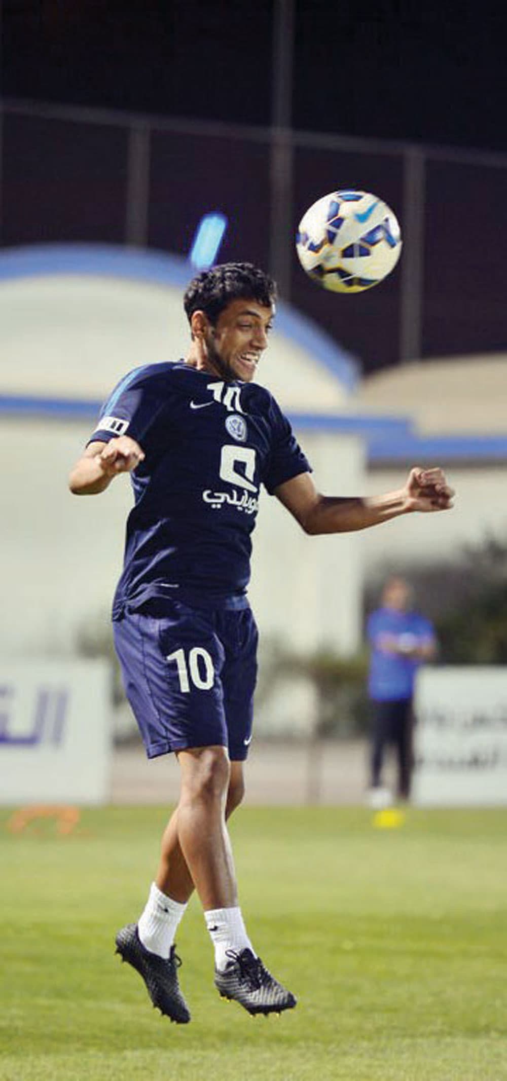 الهلال يرضخ لـ «طائرة» دونيس